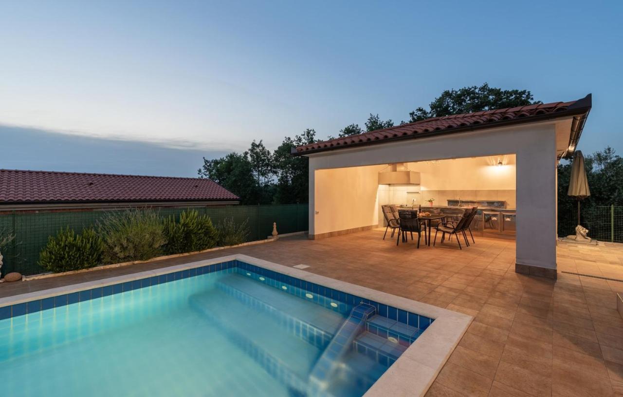 Villa Buroli With Pool, Sauna And Jacuzzi Exteriér fotografie