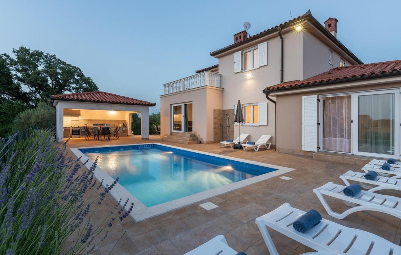 Villa Buroli With Pool, Sauna And Jacuzzi Exteriér fotografie