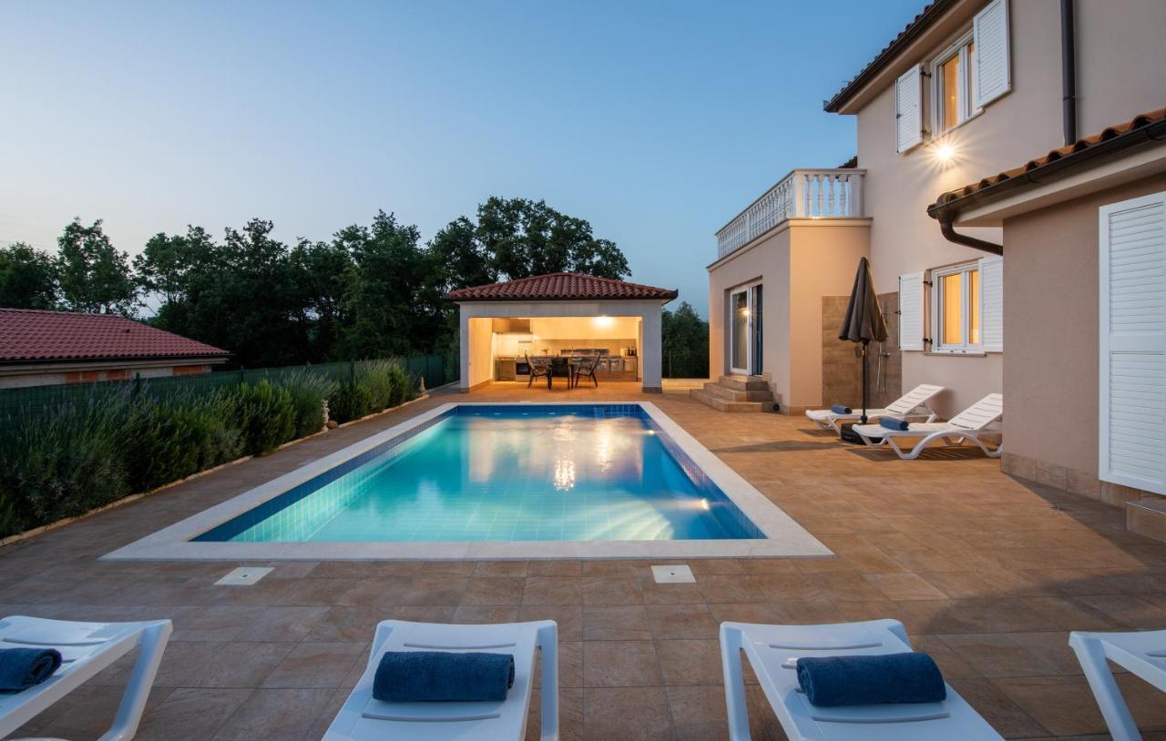 Villa Buroli With Pool, Sauna And Jacuzzi Exteriér fotografie