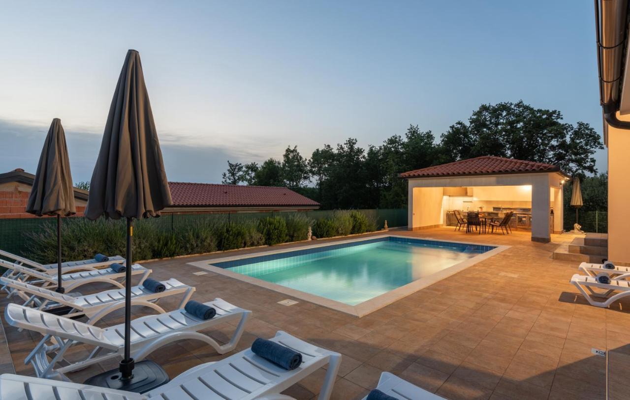 Villa Buroli With Pool, Sauna And Jacuzzi Exteriér fotografie